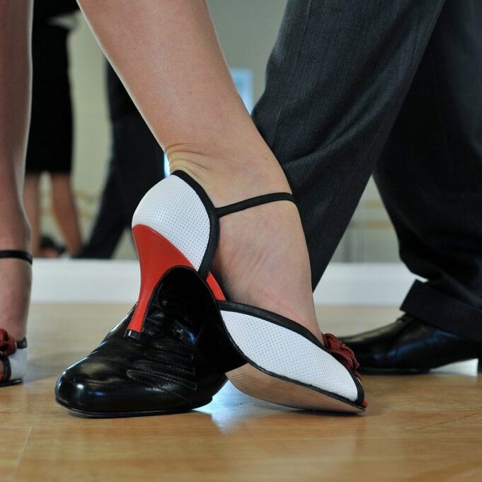 argentine tango, feet, dancers-2079964 argentine tango, feet, dancers